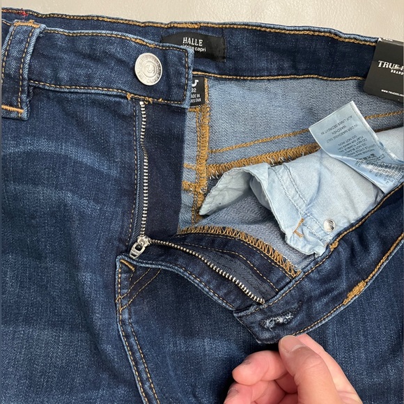 NWT - True Religion Women’s Halle  Distressed Capri Jeans - Size 32 - Picture 6 of 11